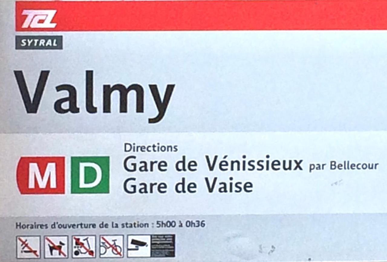 Апартаменты Le 9Eme- Metro Valmy-HomaЛион Экстерьер фото